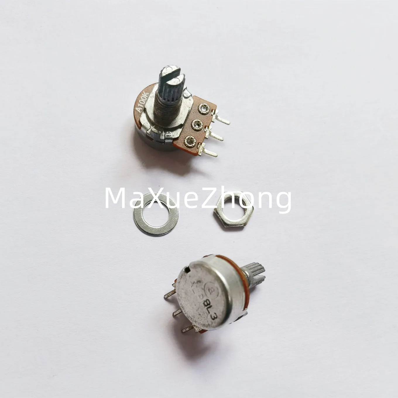 

Original New 16 Type guitar amplifier sound volume single potentiometer B1K B5K B10K B20K B50K B100K A10K A50K A100K A1M SWITCH