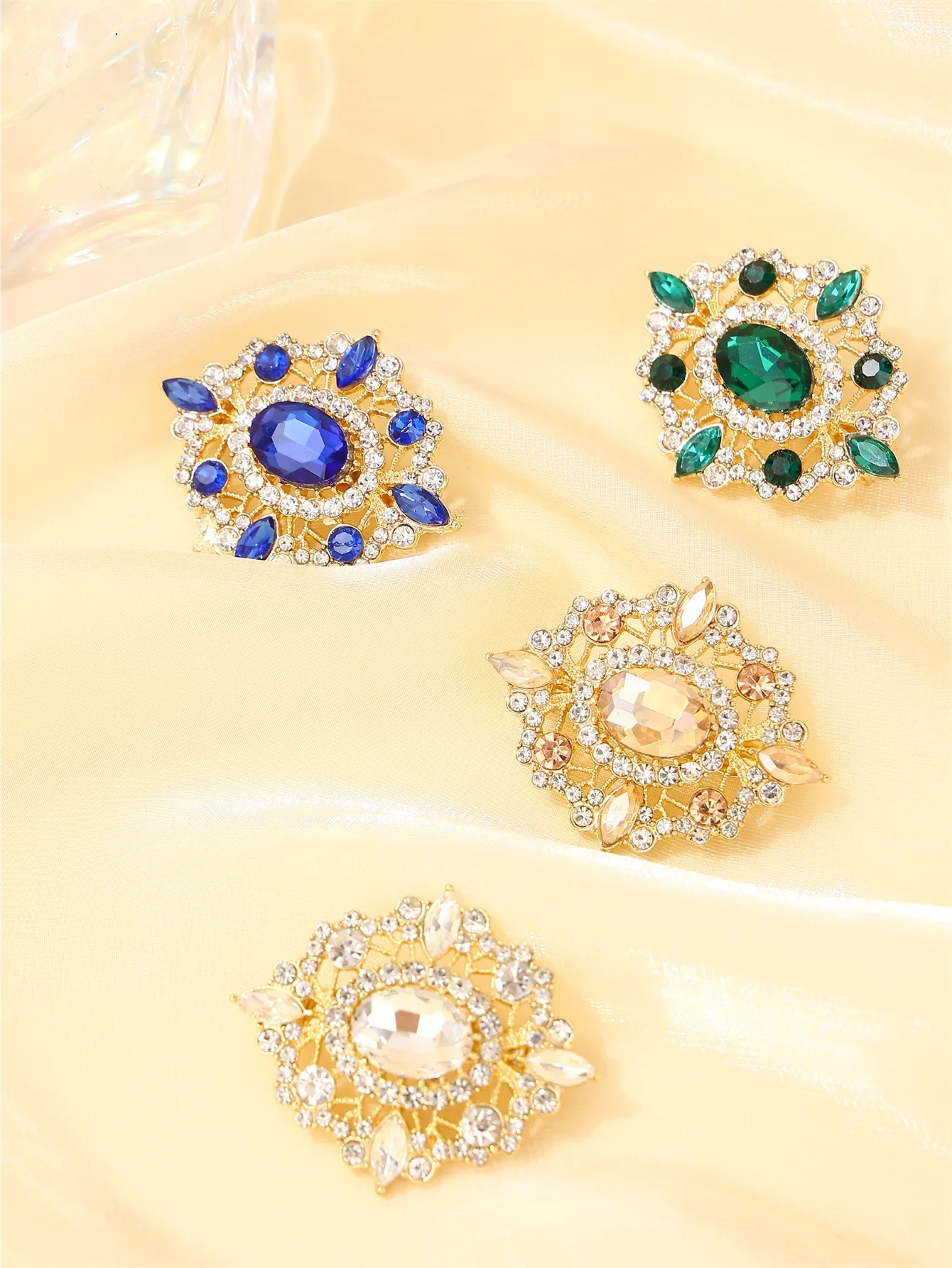 Moroccan fashion court-style rhinestone flower brooch, ladies' casual pin accessory, bridal party brooch.