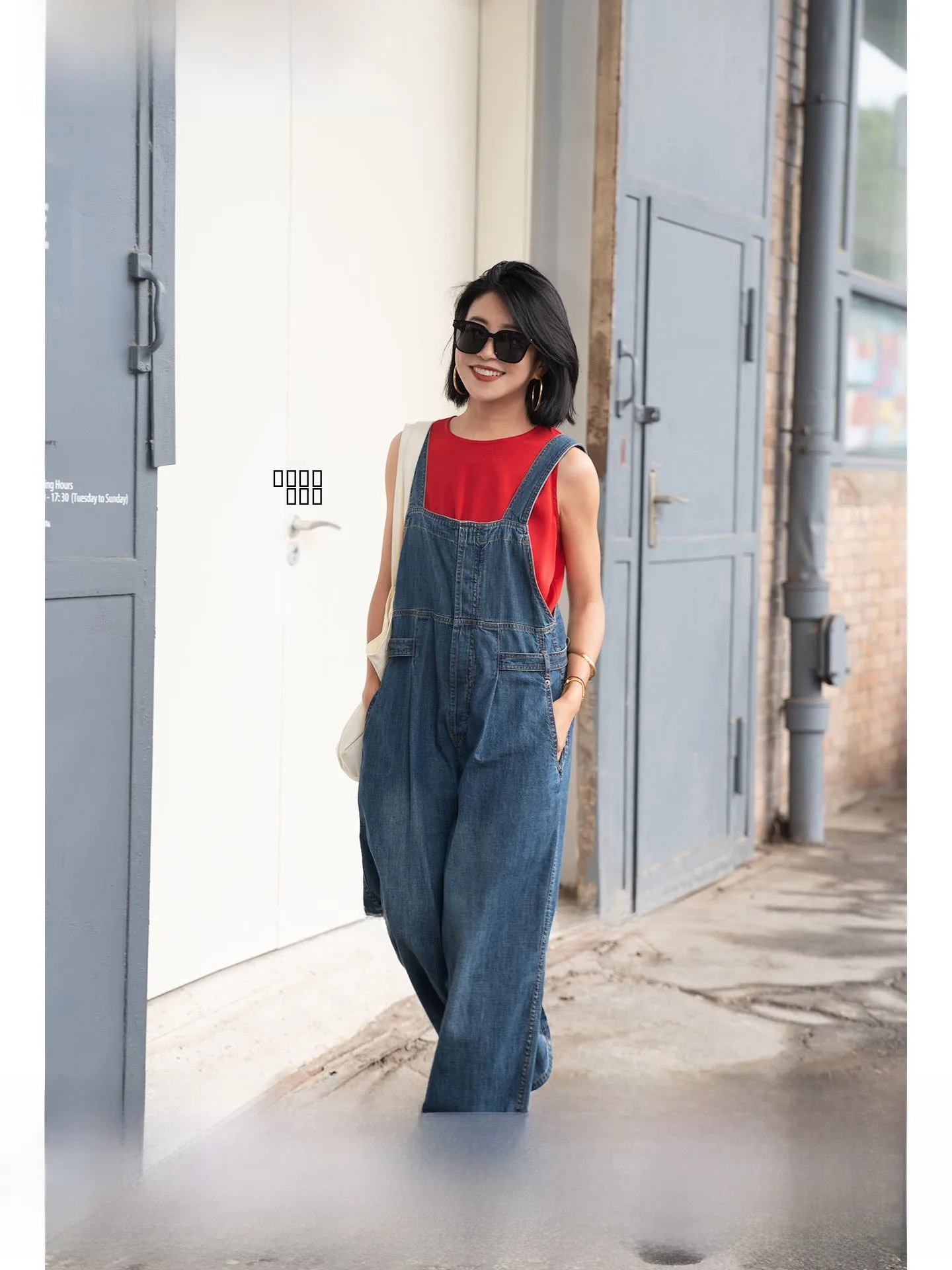 

Durable Cotton Workwear Sle Denim Overalls with Worn-In Look And Comfortable Fit Women's Summer Long Pants 5084