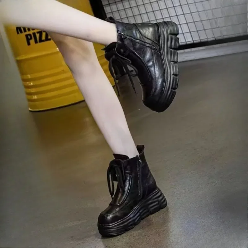 

Женские сапоги на толстой подошве, увеличивающие рост на осень и зиму, новые, с круглым носком, маленькие и короткие сапоги с плюшевыми хлопчатобумажными туфлями.