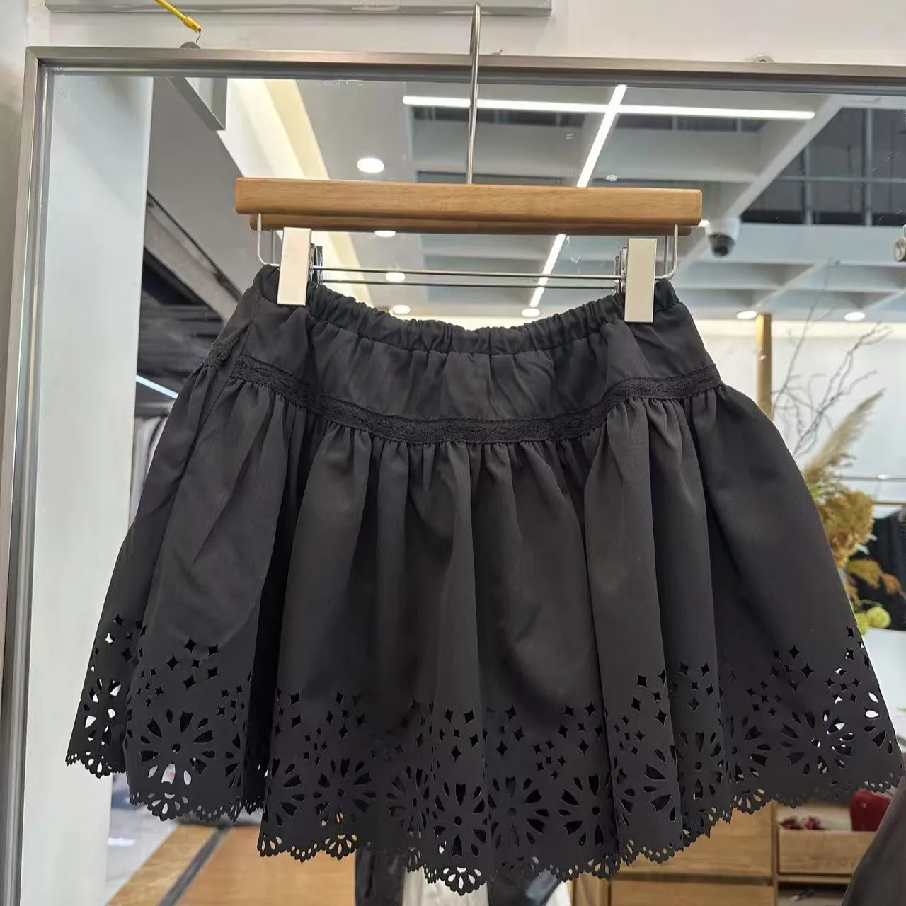刺繍入り透かし彫りスカート レディース パフスカート 細見え おしゃれ 秋 2025 新作 中国メーカー