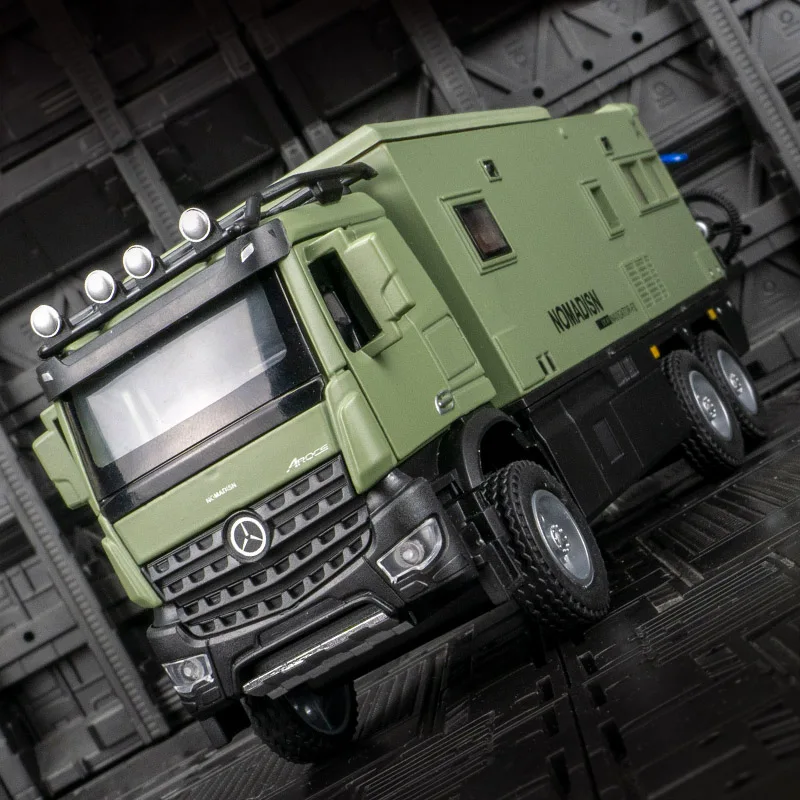 

1:32 Mercedes Benz Truck Navigator Touring RV Модель легкосплавного автомобиля Модель внедорожника Мальчик Мощность назад Звук и свет Игрушечный автомобиль