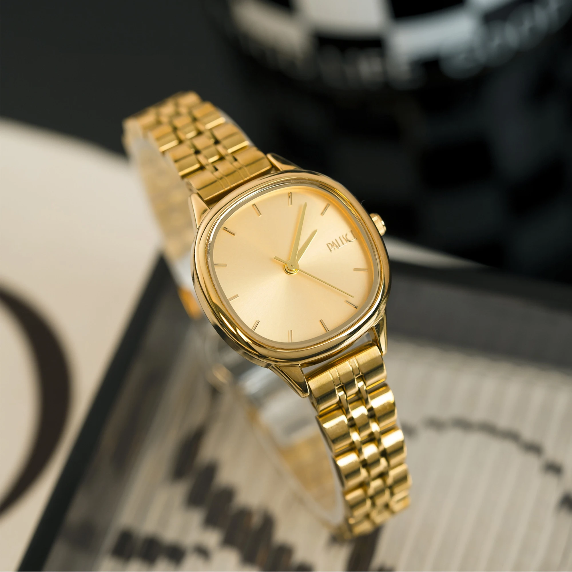 

Модные повседневные женские часы с маленькой золотой фасолью и квадратным циферблатом, браслет из нержавеющей стали, кварцевые женские наручные часы, профессиональные