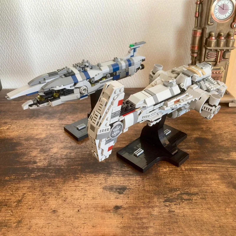 

NEW 681PCS MOC Hammerhead Corvette Midi-Scale Spaceship Building Blocks Model Star Battles Starship DIY Christmas Toy Gifts