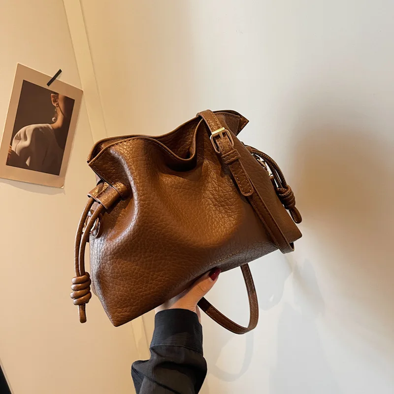 ML Retro Fashion Small Bag Female 2024 New Fold Cloud Bag Niche Texture Crossbody Bucket Bag