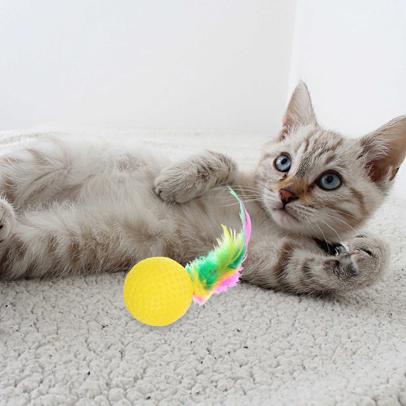

2 pcs Plastic Balls Toys Colorful Tails for Cat Stimulate Instincts Reduce Anxiety Cats Toy Balls Pet Supplies