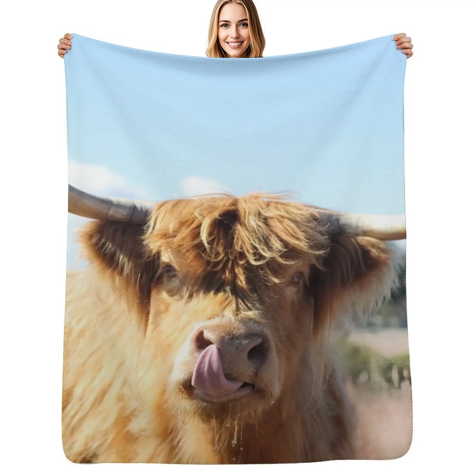 Tongue out Highland cow Throw Blanket Shaggy Furry Soft Blanket for Bedroom Living Room