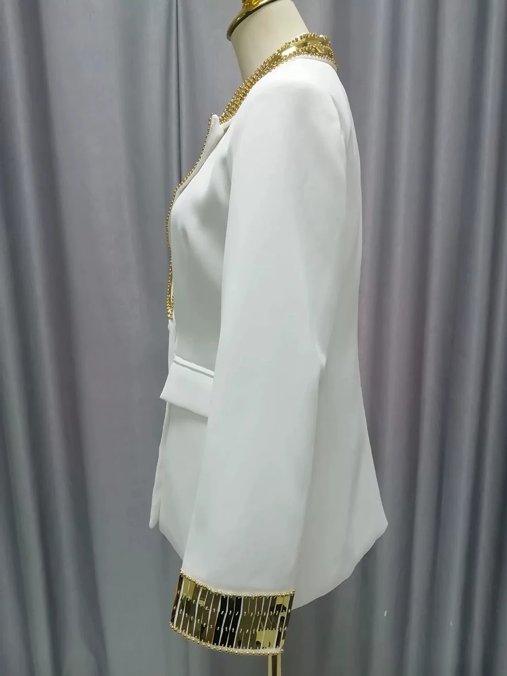 Slim-Fit-Jacke im französischen Stil, 2025, Herbst, neuer Stil, Mode, Pailletten, High-End-Taille, schmale Anzugjacke – GZXX 960