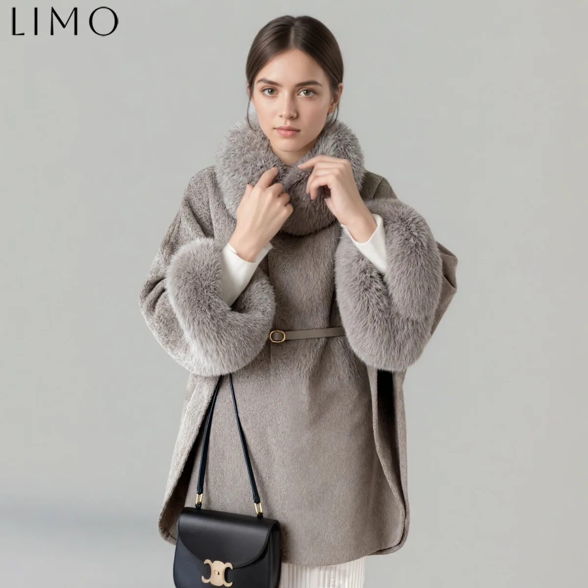 

LIMO The 2025 hit women's short-style coat has been thickened on the collar and sleeves, and its appearance is also very good