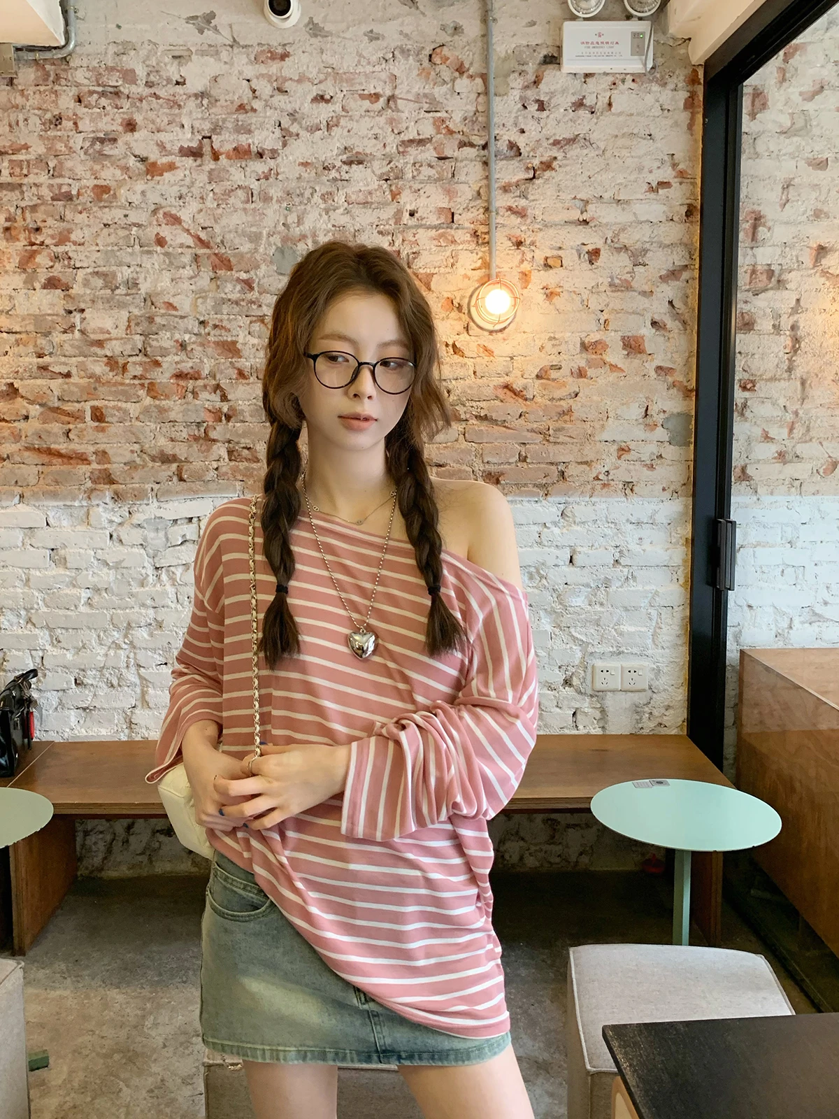 

Розовая женская футболка с открытыми плечами, облегающая, для повседневной носки весной и осенью, из смесового хлопка