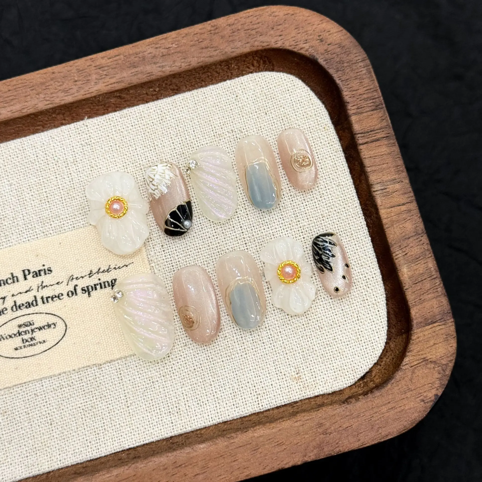 

10pcs Luxury Handmade Short Oval Press On Nail 3D Carving Flower Cat Eyes Design Fairy Fake Nail Wearable Nail Art Tips for Girl
