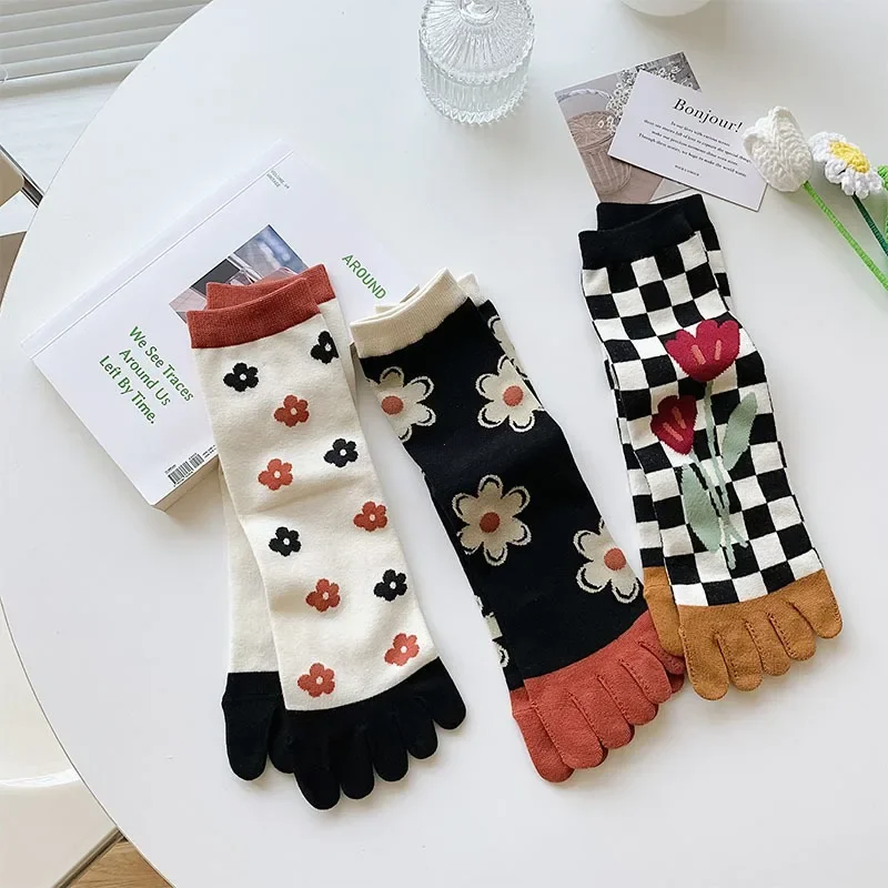 

Womens Autumn and Winter Pure Cotton Five Finger Socks Printed Split Toe Socks Vintage Comfortable Socks