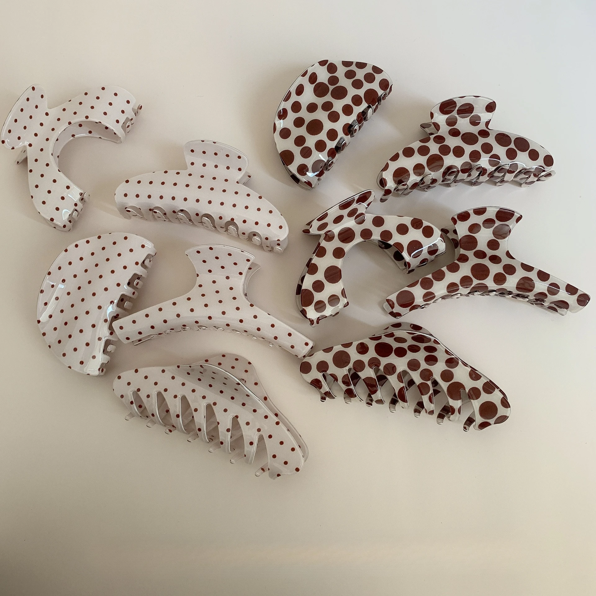 

DS Autumn Winter Wave Point Acrylic Hair Claw Coffee Colored Claw Clips Retro Trendy Hair Clips Hair Accessories for Women Girls