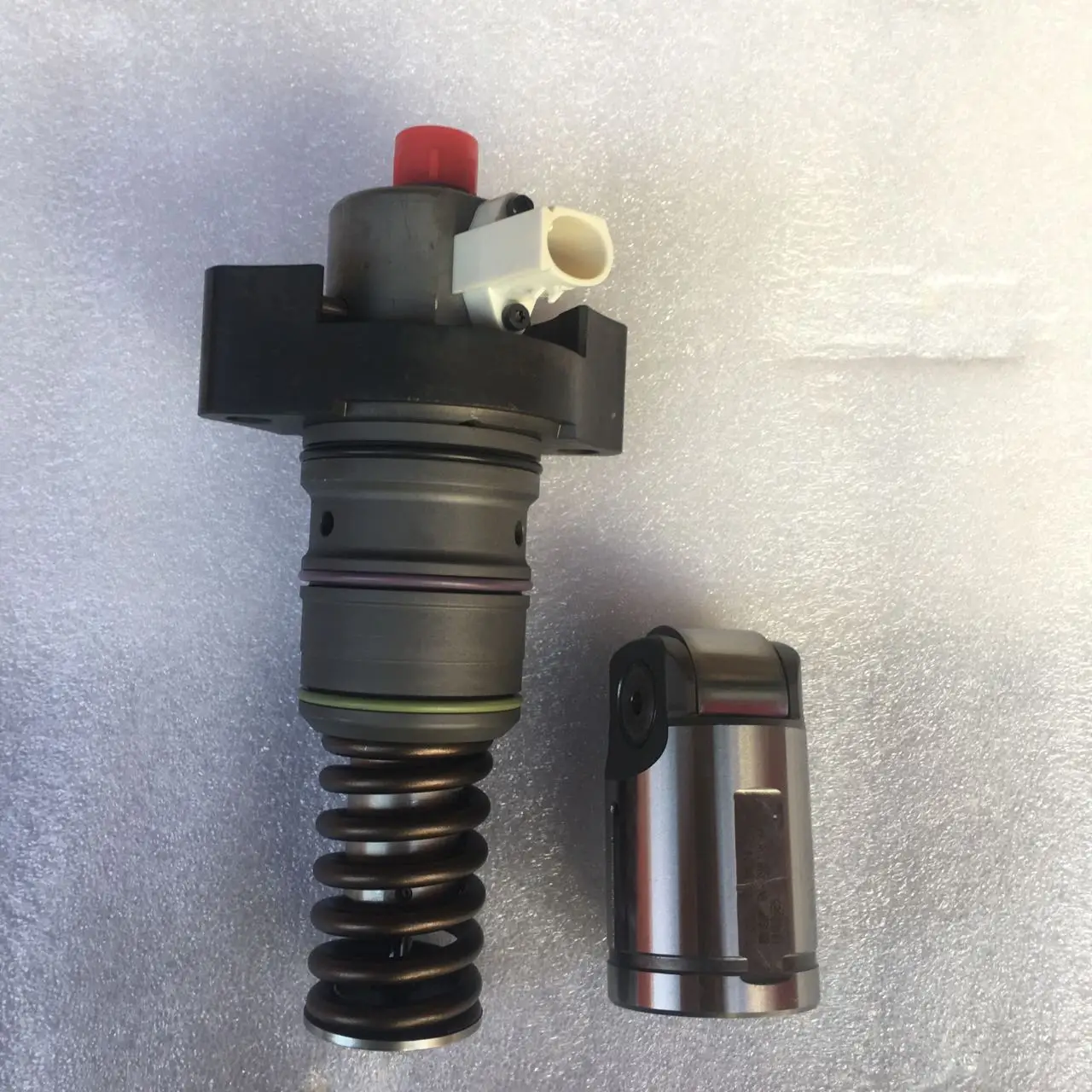 High Quality Brand New Fuel Pump For MX13 1934322/2102391