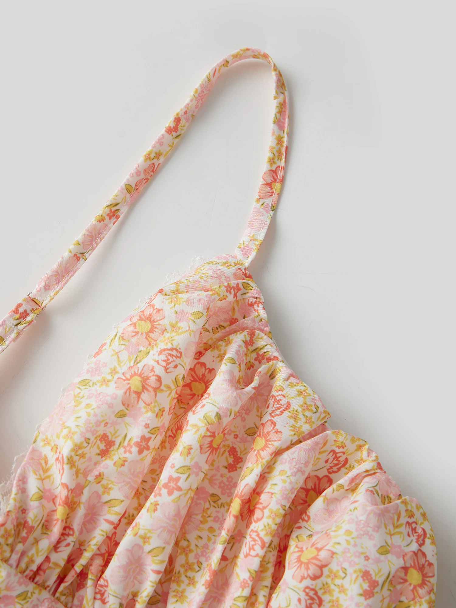 Vestido maxi estilo boho feminino com estampa floral e design de babados em camadas sem mangas com alça espaguete vestido de férias