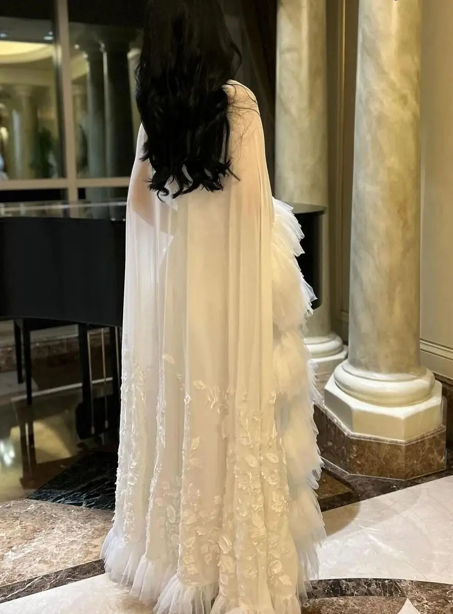 فساتين سهرة فاخرة من الساتان الأبيض من Jirocum برقبة مربعة فستان حورية البحر مع كيب وكشكشة مرفقة للحفلات الراقصة