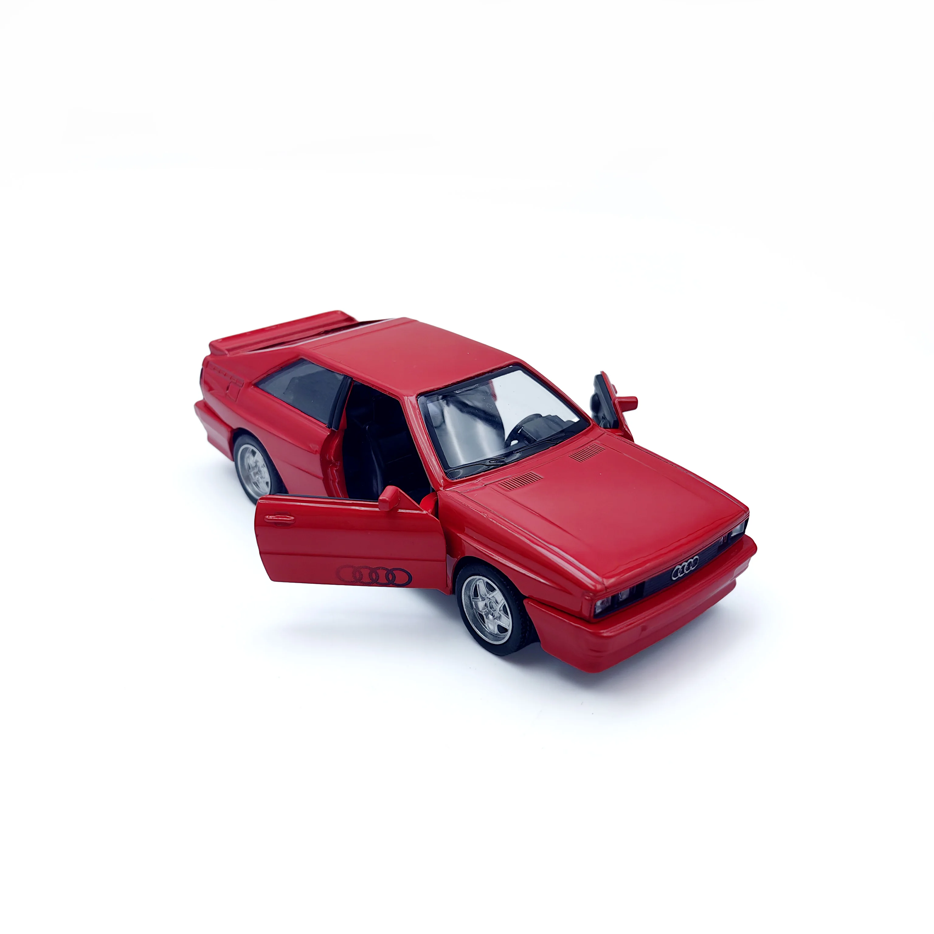 سيارة أودي كواترو 1980 مصنوعة من خليط معدني مصبوب |   فتح الأبواب |   محرك التراجع |   داخلية مفصلة |   لعبة أطفال هدية العيد