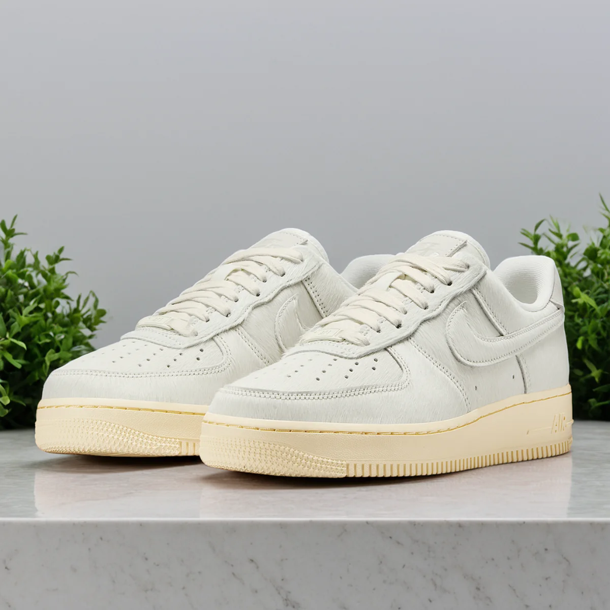 

Nike genuine Air Force 1 women's lace up low cut classic sneakers II7398-100