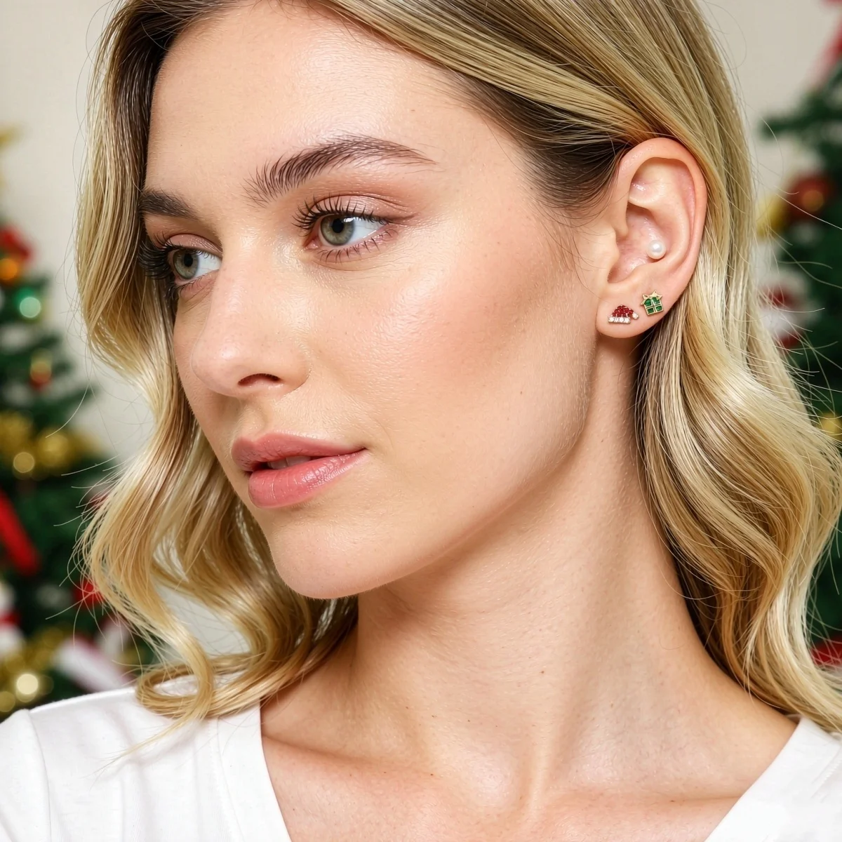 8 Paar/Set Strass-Weihnachtsbaum-Mütze Schneeflocke Elch Kranz Socken Geschenkbox Kleine Ohrstecker für Damen Weihnachten Neujahr Schmuck – Detail 6