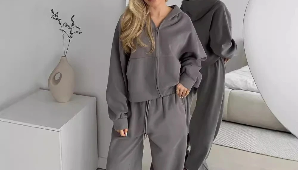 طقم كارديجان رياضي بغطاء للرأس وسحاب جديد للسيدات مكون من قطعتين