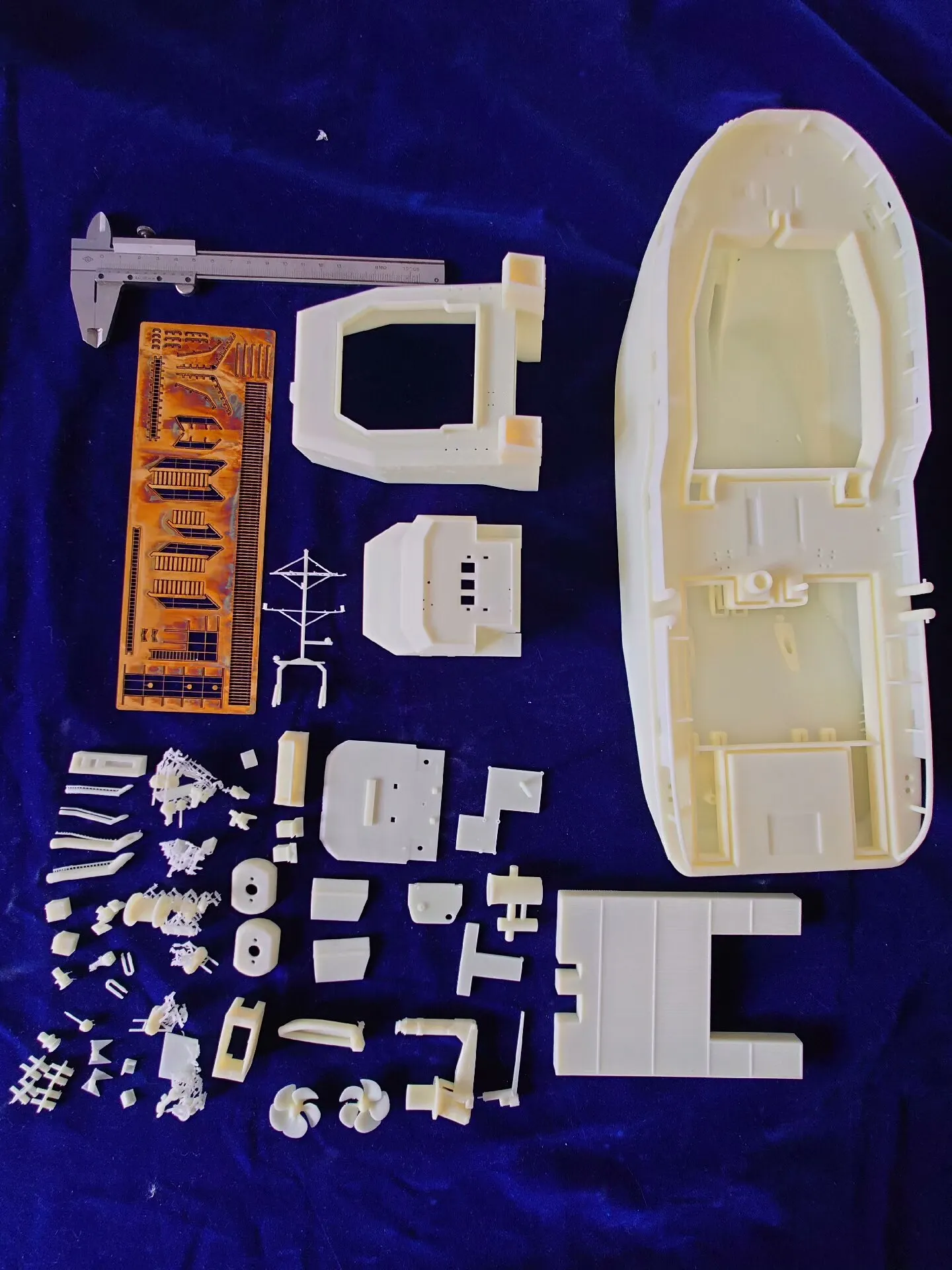 1/100 RCボート 35cm ダーメン3511 ラジコンタグボート 3Dプリント成形