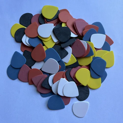 Imagen 2 del producto 100 Uds. Púa de guitarra con logotipo personalizado de alta calidad JAZZ III forma pom delrin púa de guitarra