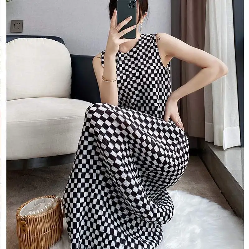 

Crew neck sleeveless fashion simple summer pleated plaid vest dress casual temperament new medium and long skirt