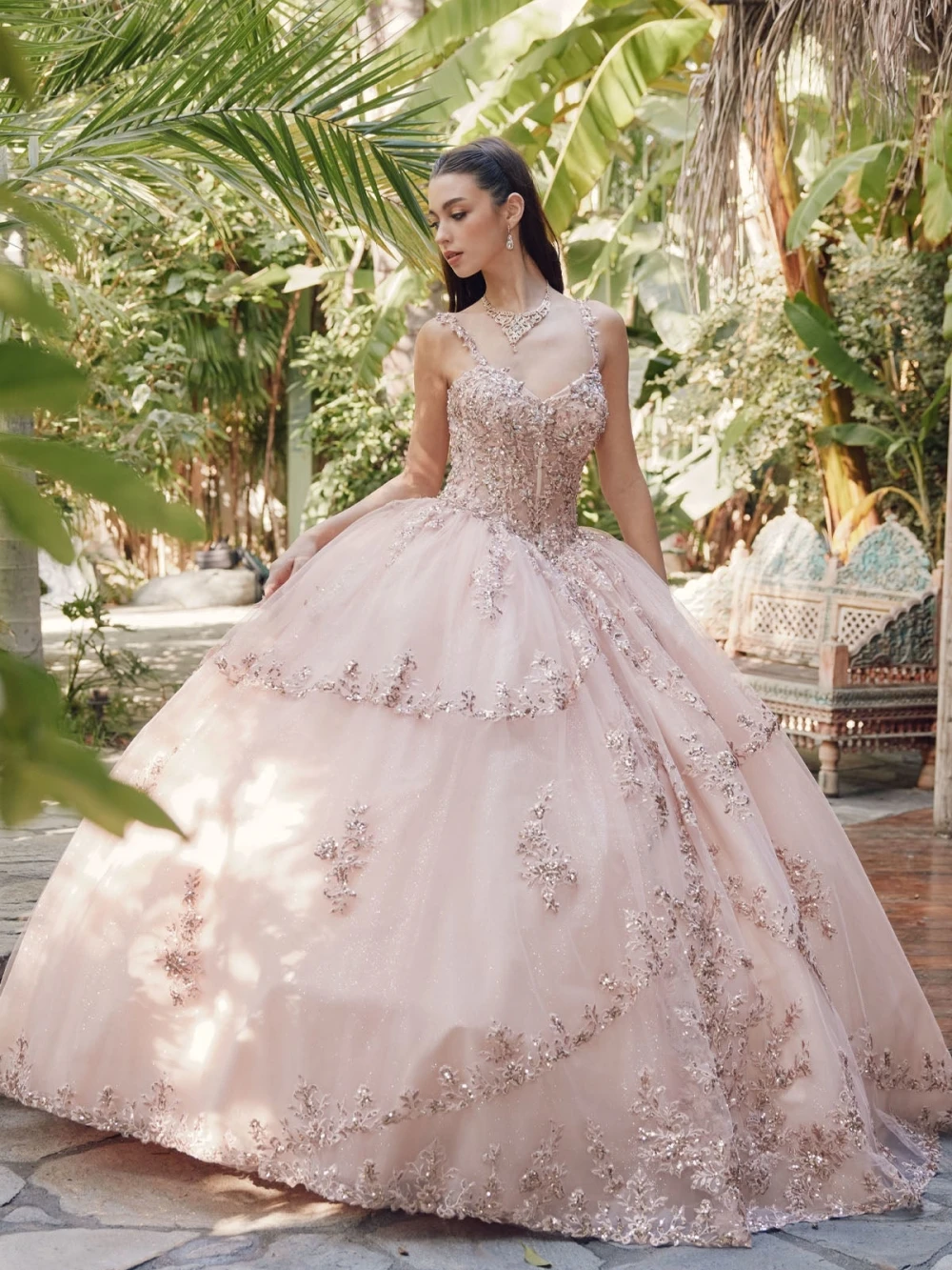 Elegante vestido de fiesta de quinceañra con tirantes finos, lentejuelas brillantes, apliques largos de lujo de princesa de cristal, dulce 16