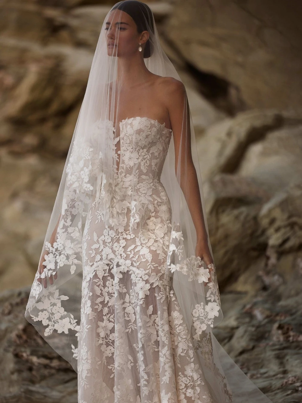 Abito da sposa lungo a sirena in pizzo lucido da sogno affascinante abito da sposa aperto sul retro senza spalline 2026 nuovi abiti personalizzati per la sposa