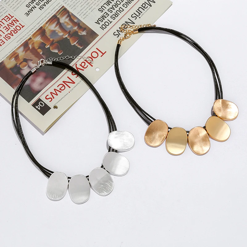 

European and American Geometric Chokers Necklace for Women Oval Pendant Short Necklaces Chunky Collars Chains Fashion Jewelry