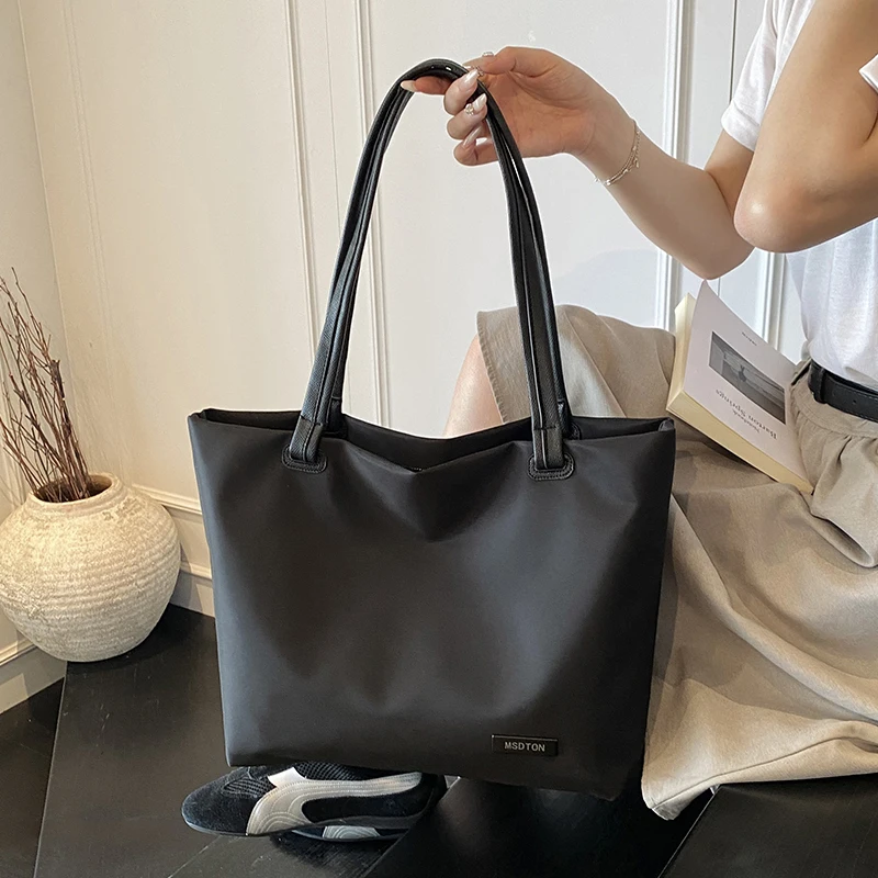 

Simple Black Large Capacity Tote Bags Women's Versatile Casual Nylon Single Shoulder Bags 2025 New Daily Commuting Handbags