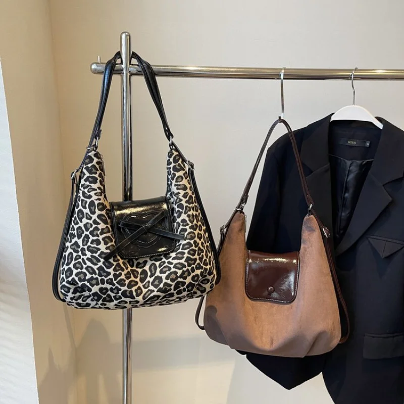 حقيبة كتف نسائية راقية مصنوعة من الجلد الفاخر مع مظهر يومي عتيق من باريس  #2