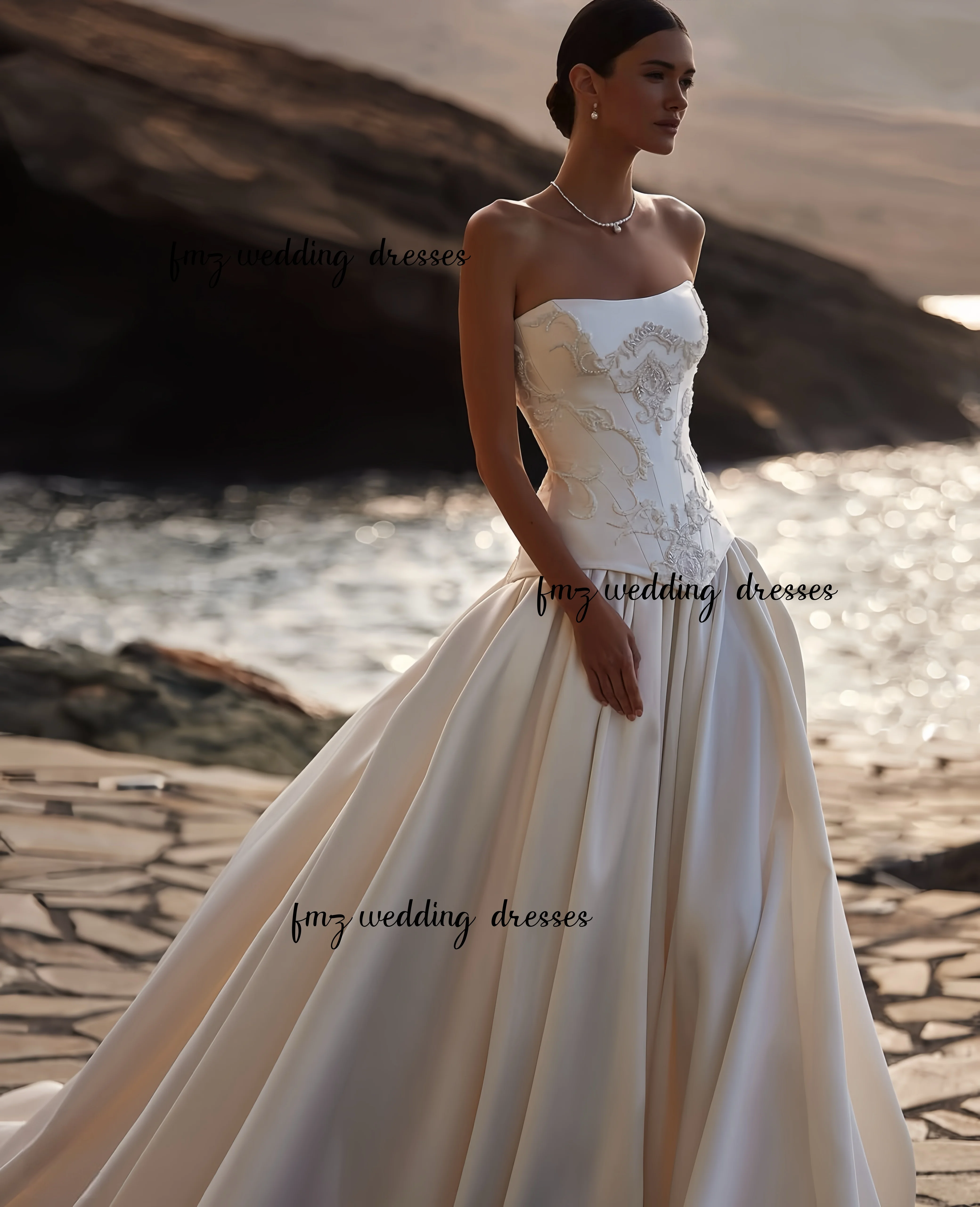 Customzied サテン アップリケ ストラップレス ノースリーブ エレガント ウェディング ドレス Vestidos de novia アマンダ ノビアス アマンダ ノビアス 公式