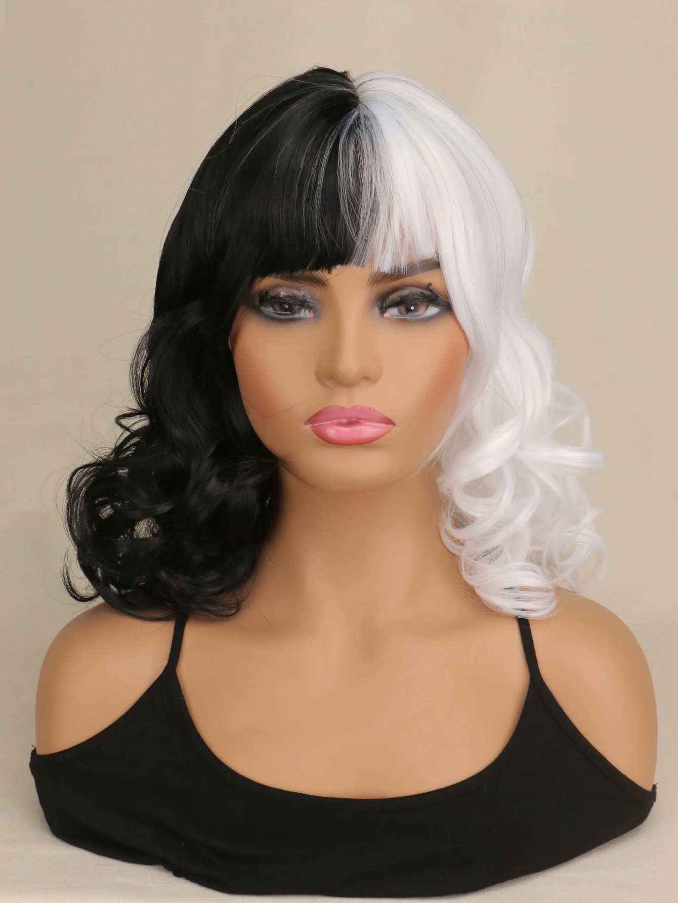 Cruella Wigs Black and White Costume Women Short Curly Wavy Hair Wig with Wig Cute Synthetic Wigs for Party Halloween