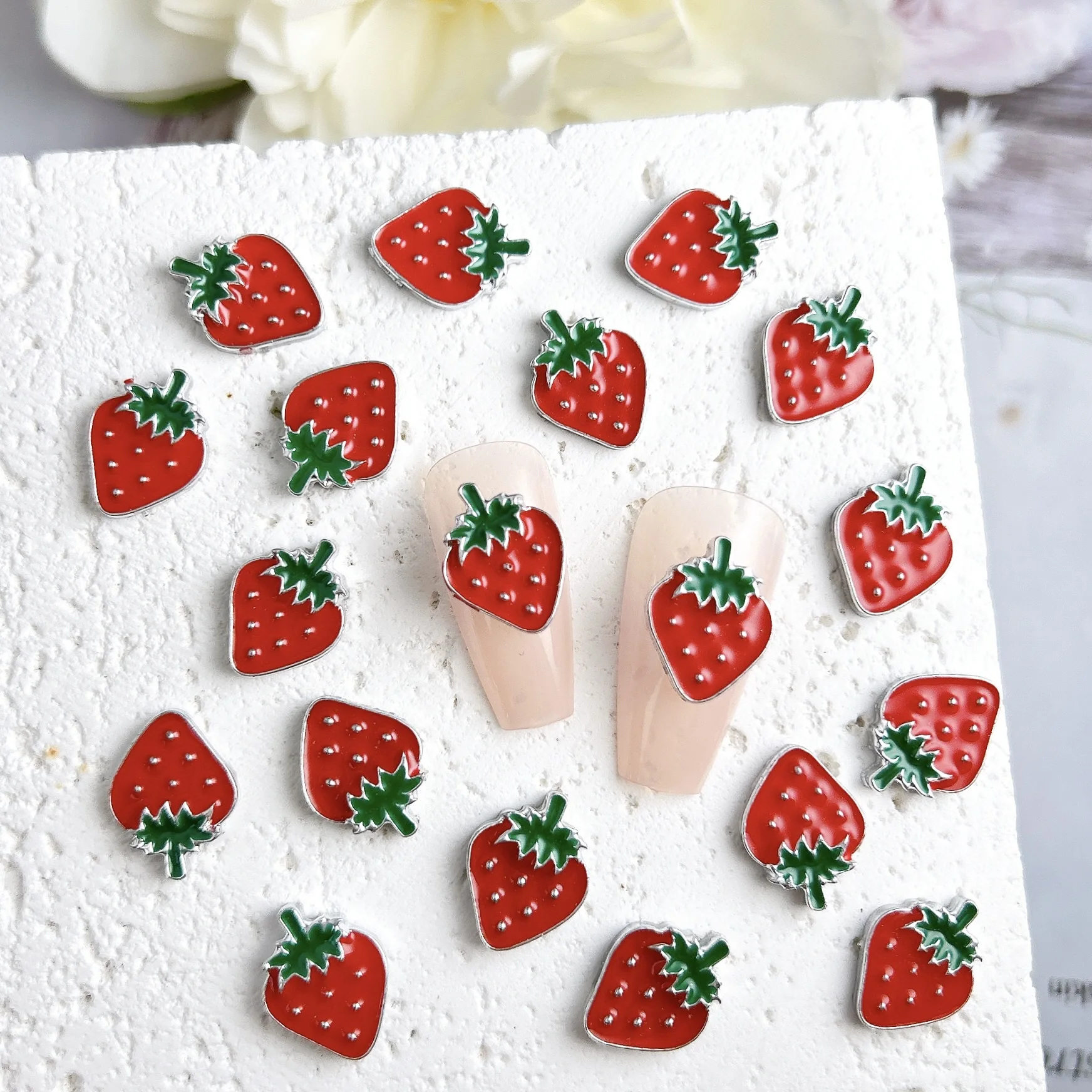30 pçs adorável simulado morango liga encantos da arte do prego 3d criativo verão vermelho morango decorações de unhas diy grampo de cabelo unhas