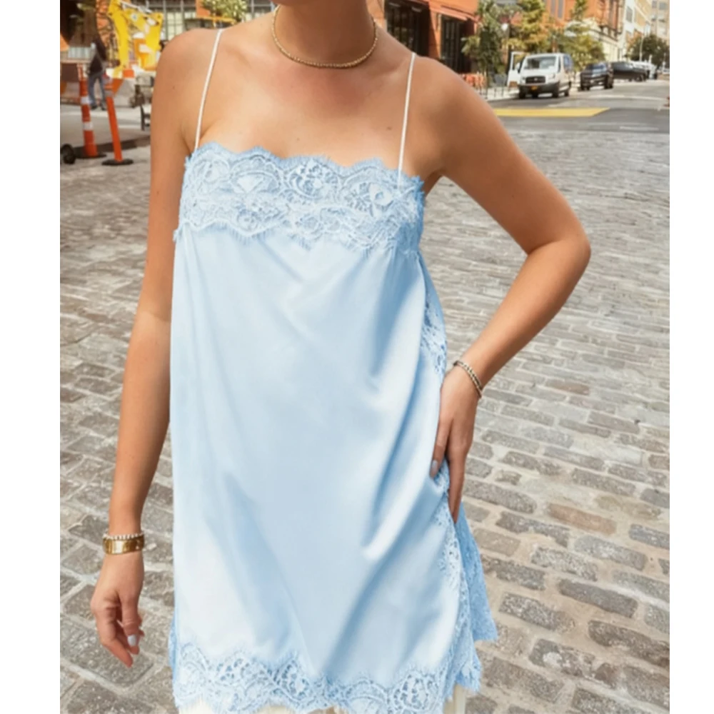 قميص قصير كلاسيكي مثير من الدانتيل والساتان مُزين بالزهور للنساء بوهو y2k قطع علوية أنيقة للشاطئ بدون أكمام وظهر مكشوف