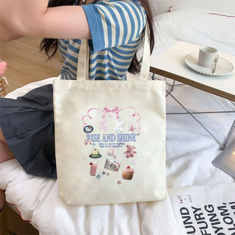 

Cute Hello Kitty canvas tote bag – perfect for school, commuting, and travel. An ideal gift for girls or women.