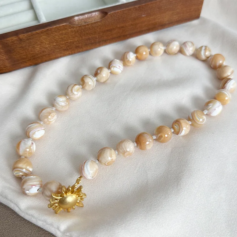 Niche Light Luxury Ins Ancient Style Three-dimensional Sun Buckle Horseshoe Snail Beaded Necklace Earth Color Shell Necklace