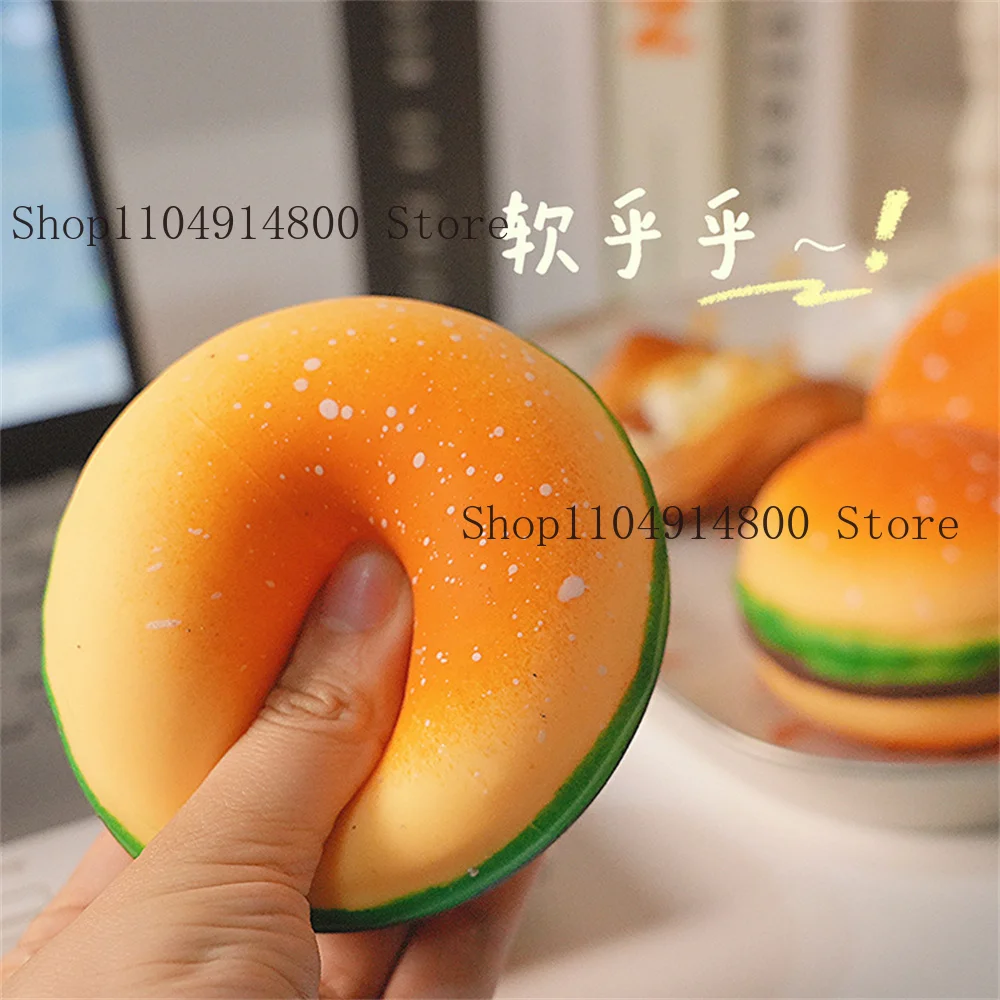 كرات تقليل التوتر هي ألعاب حسية ممتعة تخفف التوتر والقلق. تتوفر أيضًا ألعاب تقليل التوتر