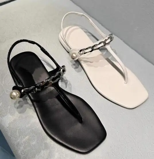 

New Women Black White Leather Sliver Metal Chain One Pearl Decor Elastic Band Clip Toe Flat Sandals Summer Beach Holiday Shoes