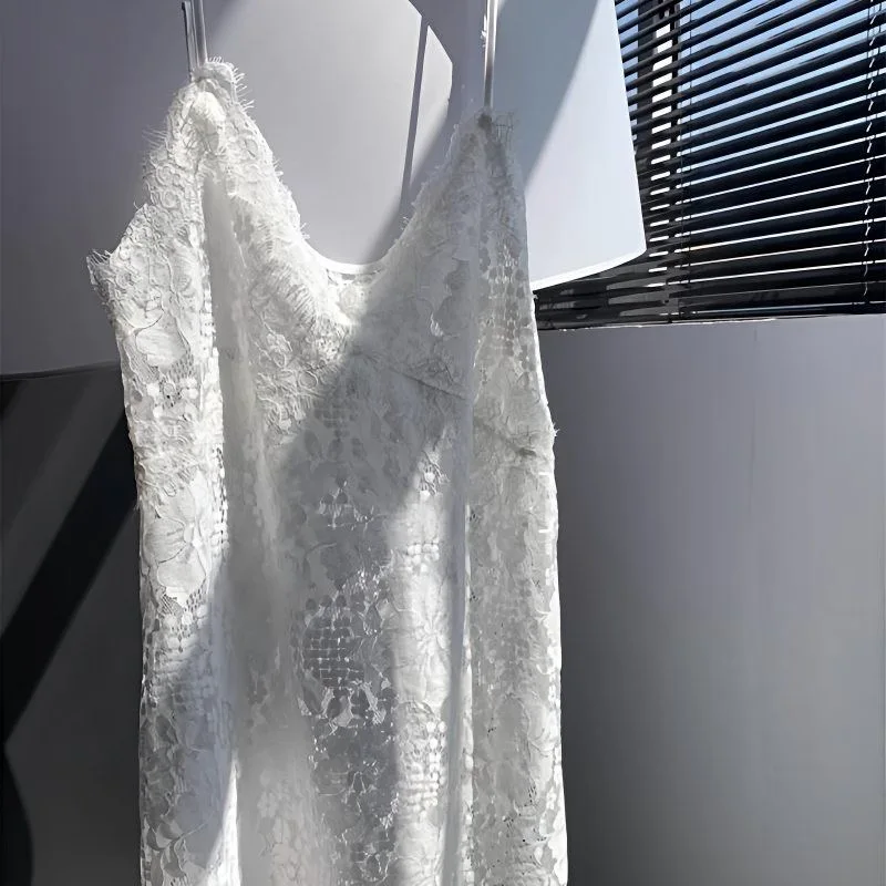 Abito sottoveste in pizzo con occhielli bianchi con scollo a V Abito estivo trasparente in un unico pezzo da donna Elegante abito corto coprente senza maniche da donna