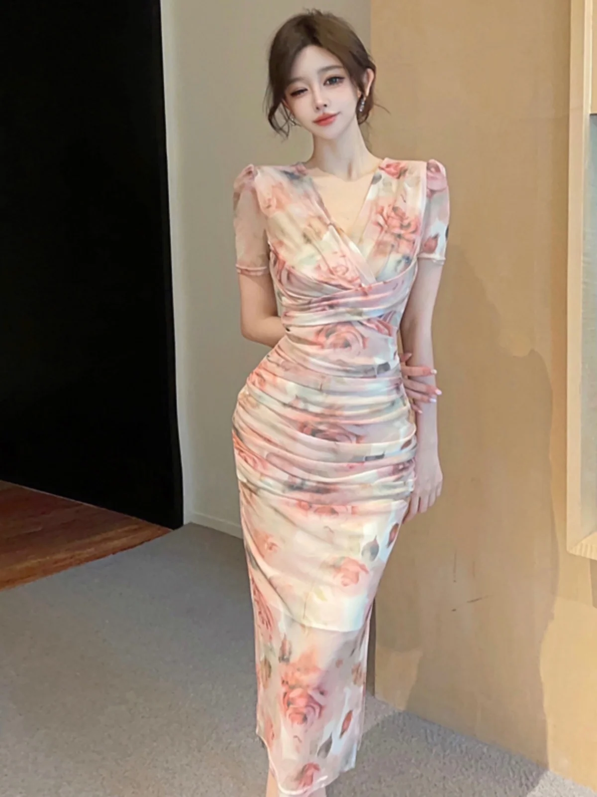 エレガントなヴィンテージ風花柄ドレス セクシーなメッシュVネック ウエストシェイプ スリット入りミディ丈 トレンド通勤 ハイウエスト ポリエステル繊維
