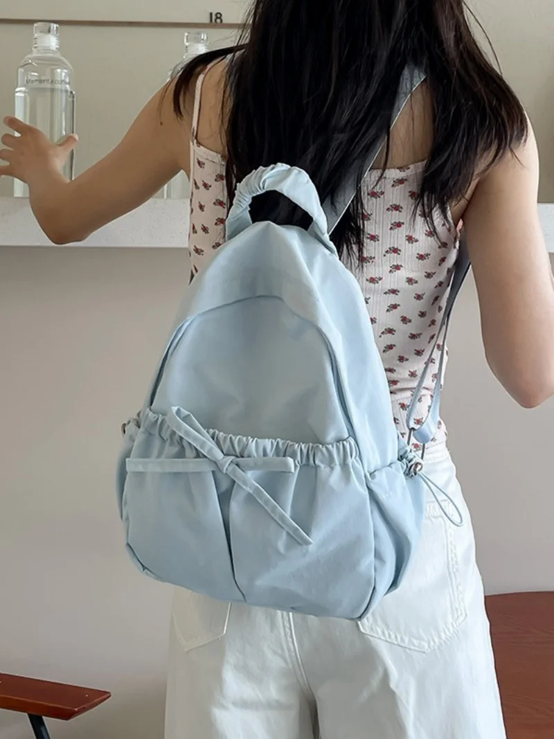 A niche design backpack for travel and outdoor use, lightweight, versatile and large-capacity student schoolbag