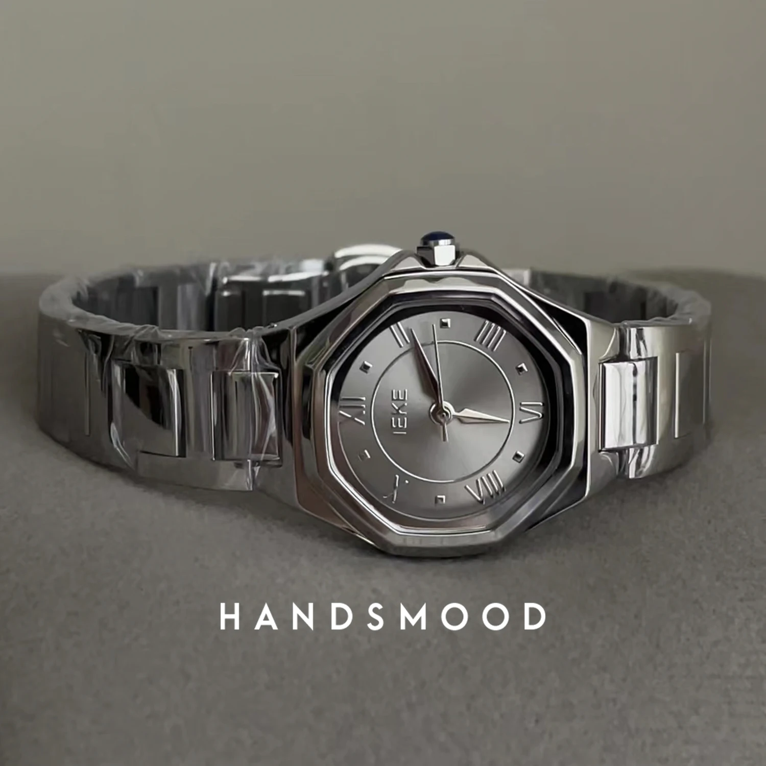 

Elegant Women'S WatchSophisticated SilverGrey Polygonal Design Perfect For Commuting, Quartz Wristwatch, A Great Gift For Women.