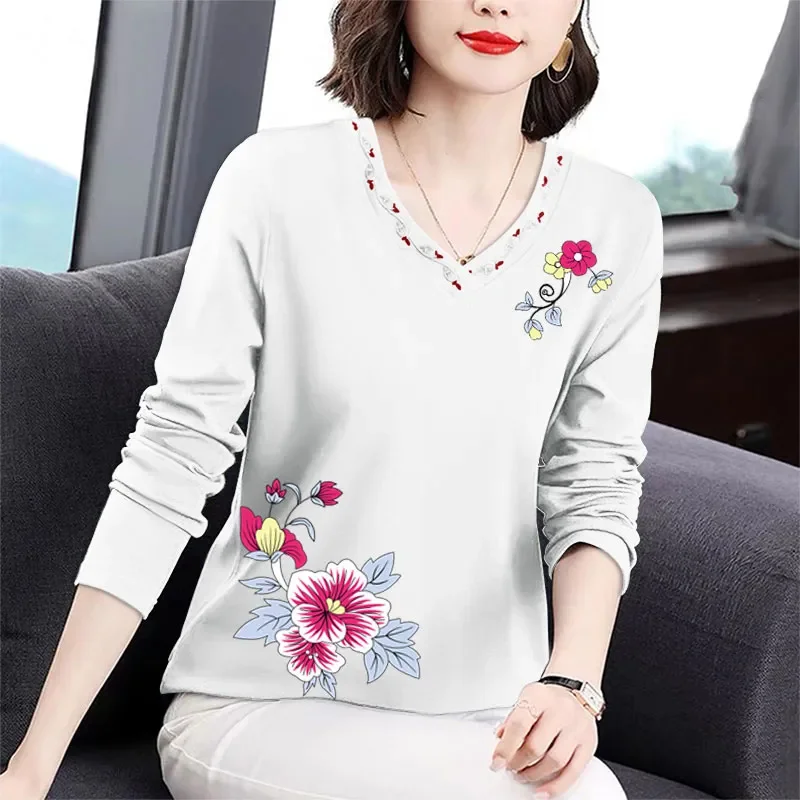 

2025 New Autumn Long sleeved T-shirt Women's Autumn Embroidered V-neck Middle aged Female Versatile Cotton Shirt Top Plus Size