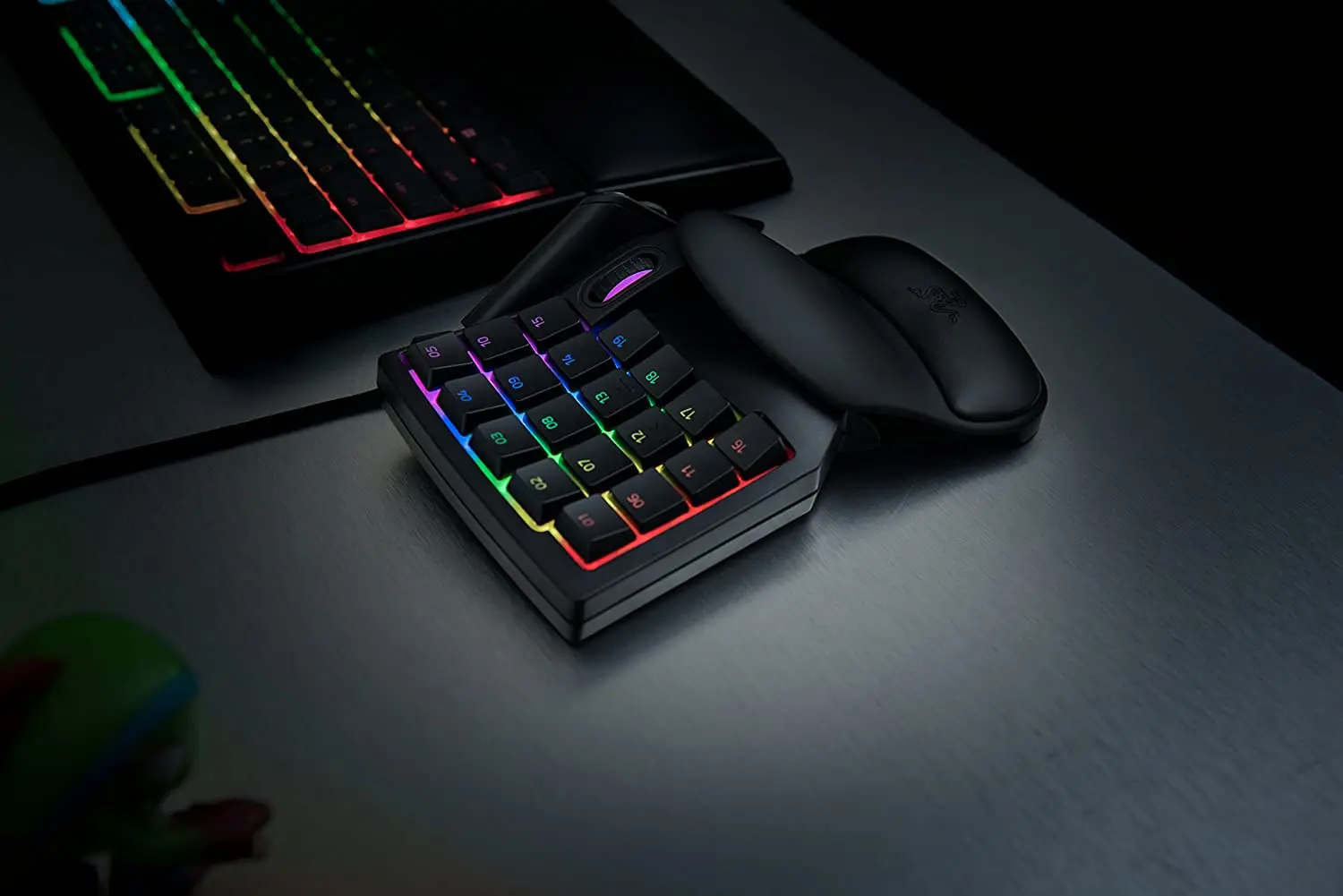 لوحة مفاتيح الألعاب Razer Tartarus v2: مفاتيح غشاء ميكا قابلة للتخصيص لإضاءة Chroma RGB قابلة للبرمجة Macros