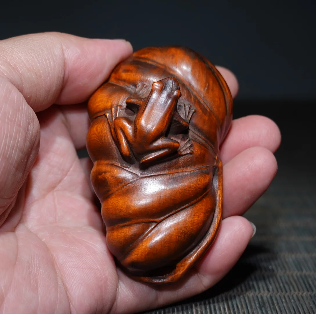 Old Boxwood Gualai Cai Frog Statue Lying lotus leaf statue Handheld components Study screen Amass wealth Ornaments