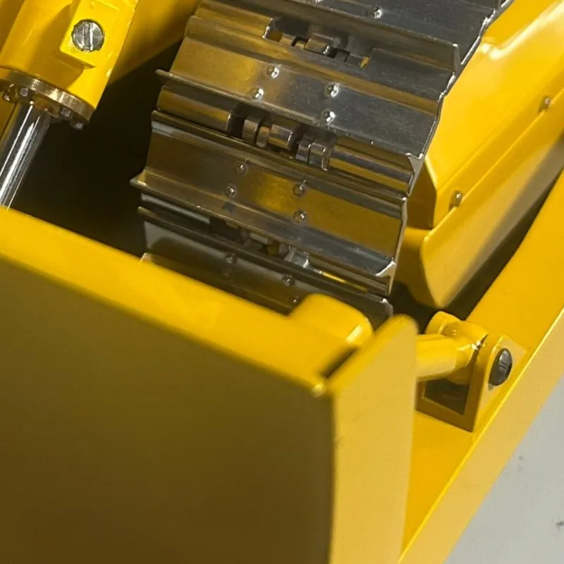 

Радиоуправляемый гидравлический бульдозер D7 1/14 RTR с корпусом из ЧПУ, светом и звуковой системой, модель строительной техники на пульте управления, игрушка-грузовик