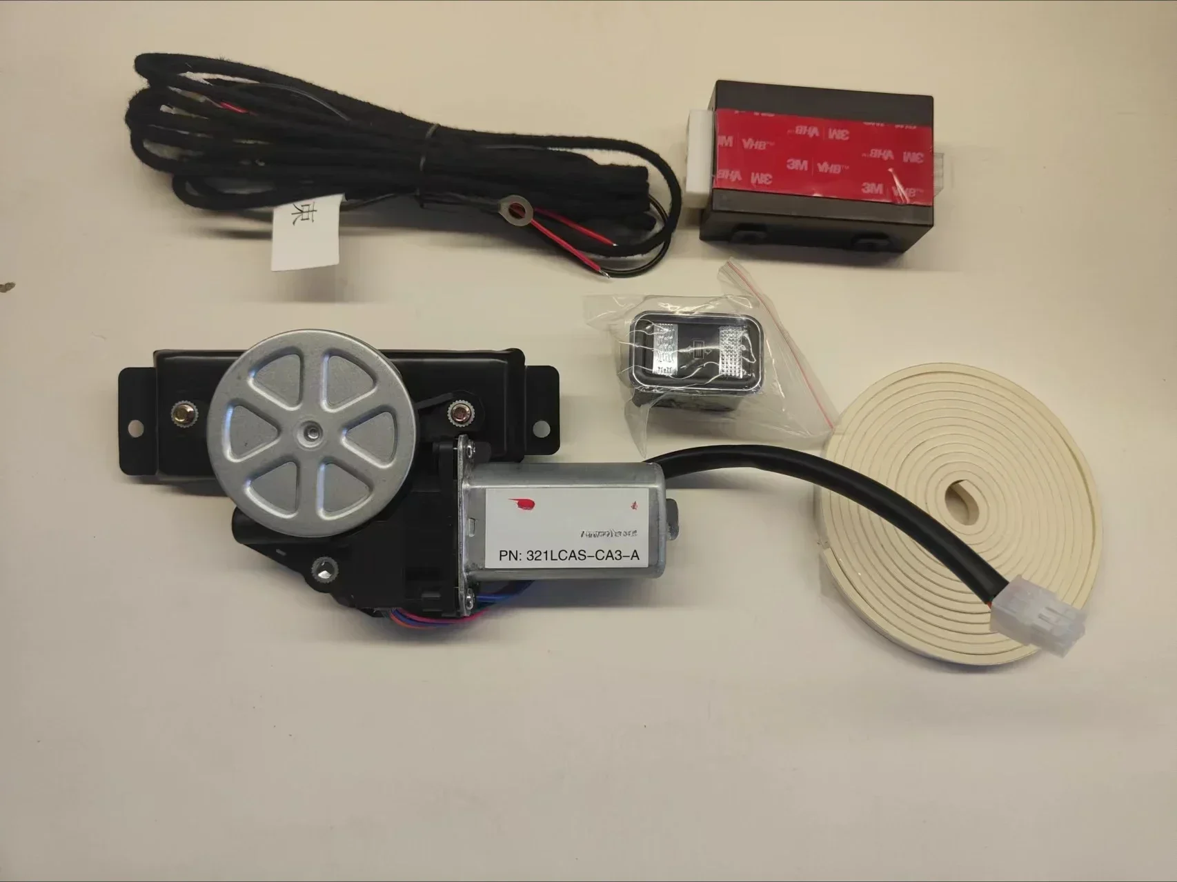 

Universal Electric Sunroof 750 * 450mm Car Body Parts