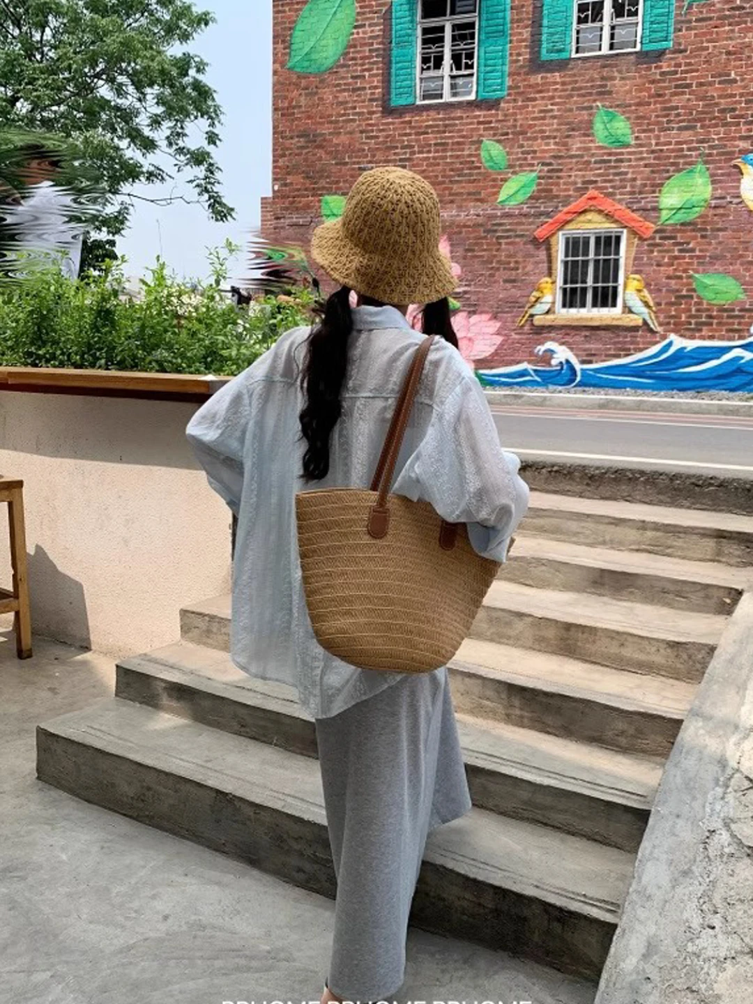 

Autumn 2025 New Heavy Embroidery Flower See-tough Sweet Sun Protection Casual Loose Long Sve Women's irt Korean Sle